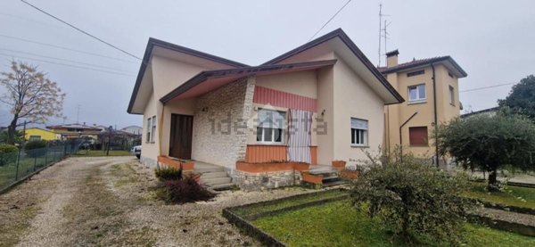 casa indipendente in vendita a Sacile