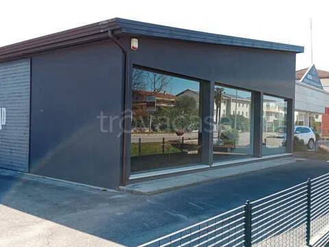 locale commerciale in vendita a Sacile