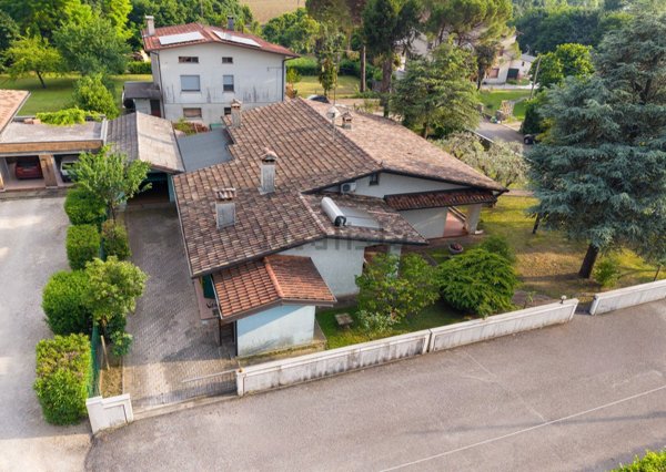 casa indipendente in vendita a Sacile in zona Cornadella
