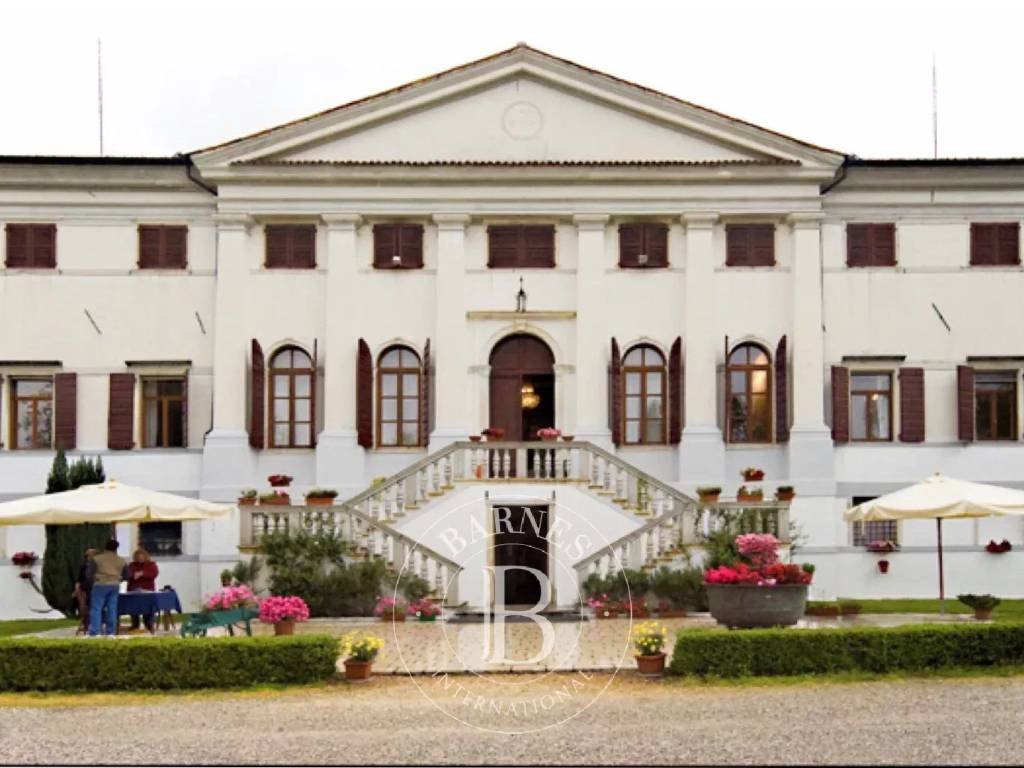 intera palazzina in vendita a San Giorgio della Richinvelda in zona Cosa