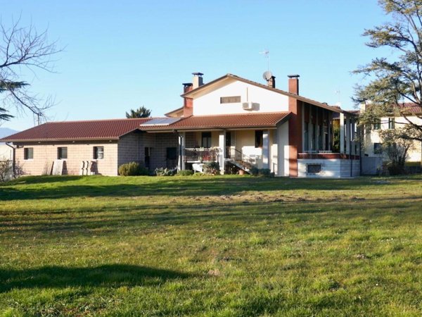 casa indipendente in vendita a San Giorgio della Richinvelda in zona Domanins