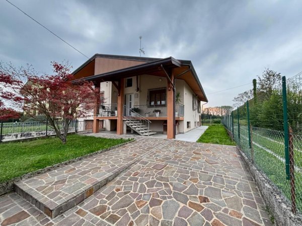 casa indipendente in vendita a San Giorgio della Richinvelda