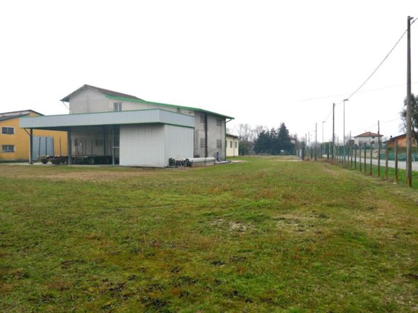 negozio in vendita a San Giorgio della Richinvelda in zona Domanins