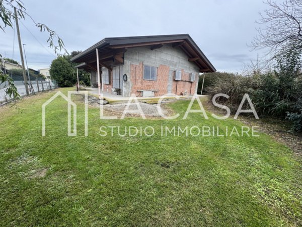 casa indipendente in vendita a San Giorgio della Richinvelda in zona Aurava