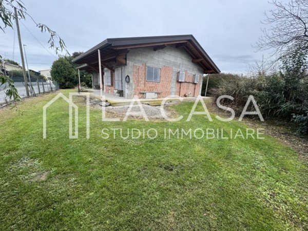 casa indipendente in vendita a San Giorgio della Richinvelda in zona Aurava