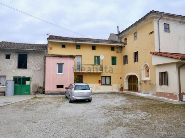 casa indipendente in vendita a San Giorgio della Richinvelda in zona Rauscedo