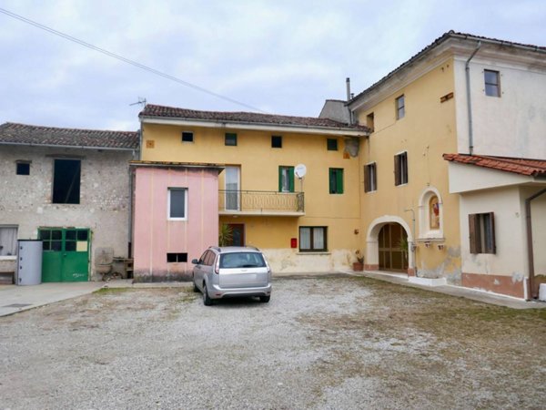 casa indipendente in vendita a San Giorgio della Richinvelda in zona Rauscedo