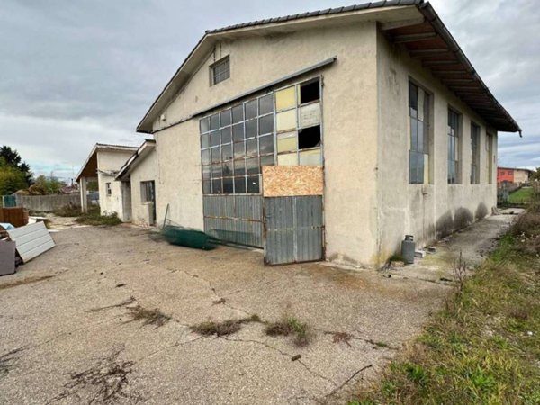 locale commerciale in vendita a San Giorgio della Richinvelda in zona Cosa