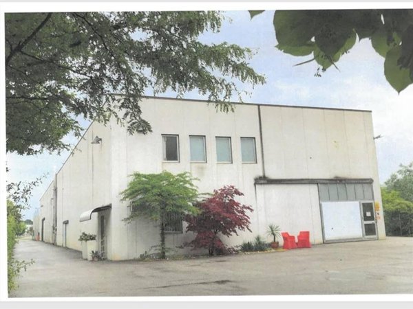 locale commerciale in vendita a San Quirino