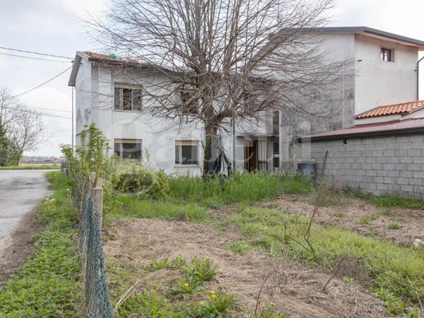 casa indipendente in vendita a San Vito al Tagliamento in zona Gleris