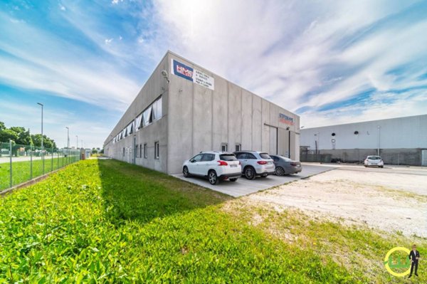 locale commerciale in vendita a San Vito al Tagliamento