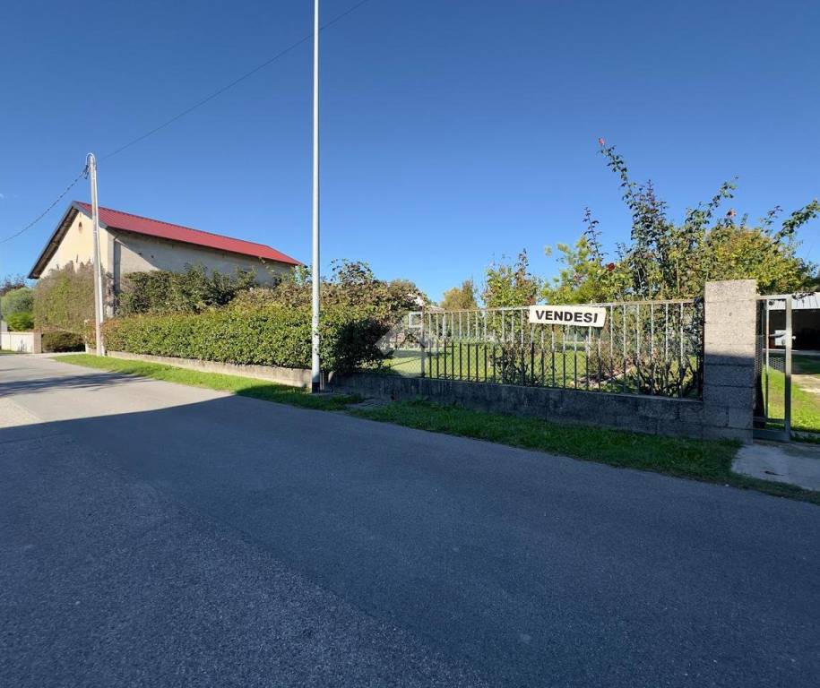 bifamiliare in vendita a San Vito al Tagliamento in zona Savorgnano