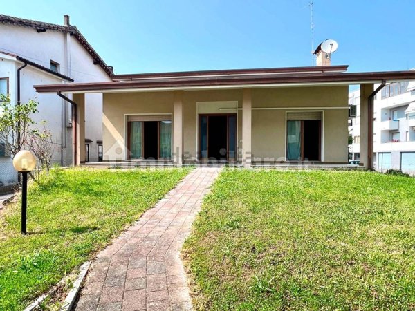 casa indipendente in vendita a San Vito al Tagliamento in zona Prodolone