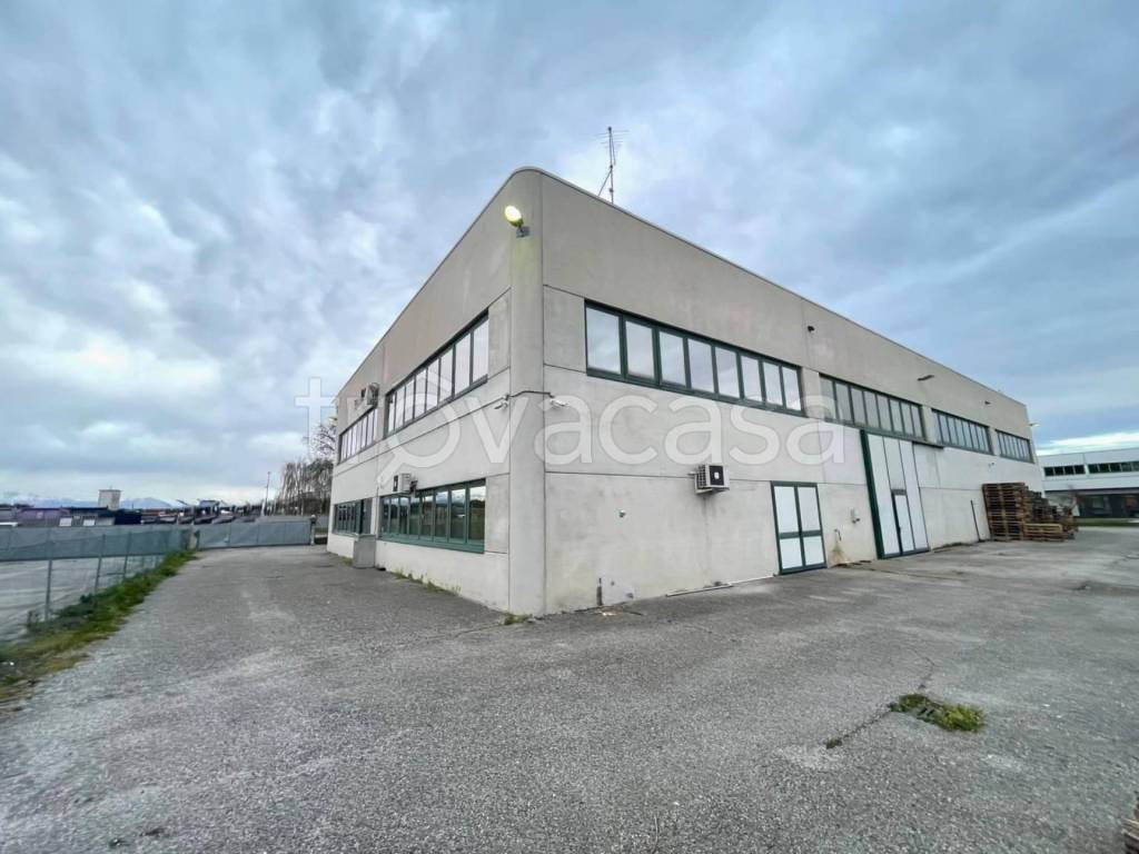 locale commerciale in vendita a San Vito al Tagliamento