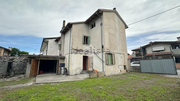 pentavano in vendita a San Vito al Tagliamento in zona Rosa