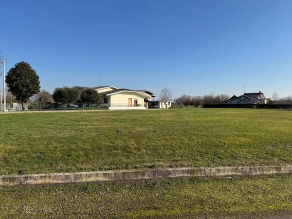 terreno edificabile in vendita a Sesto al Reghena in zona Versiola