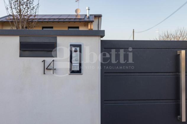 casa indipendente in vendita a Sesto al Reghena