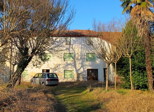 casale in vendita a Sesto al Reghena