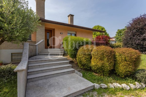 casa indipendente in vendita a Sesto al Reghena