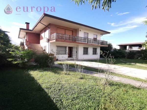 casa indipendente in vendita a Sesto al Reghena
