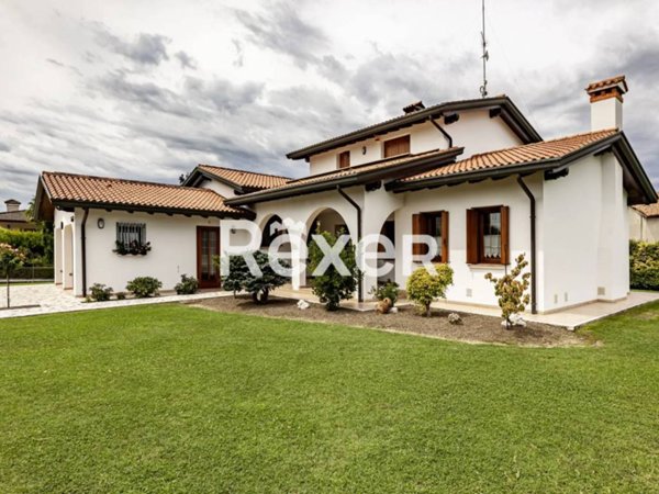 casa indipendente in vendita a Sesto al Reghena