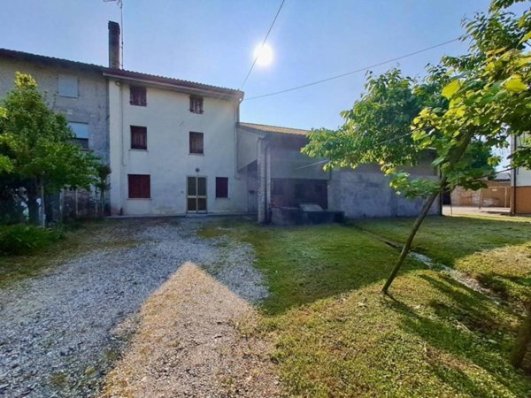 casa indipendente in vendita a Sesto al Reghena in zona Vissignano