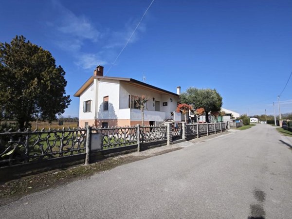 casa indipendente in vendita a Sesto al Reghena