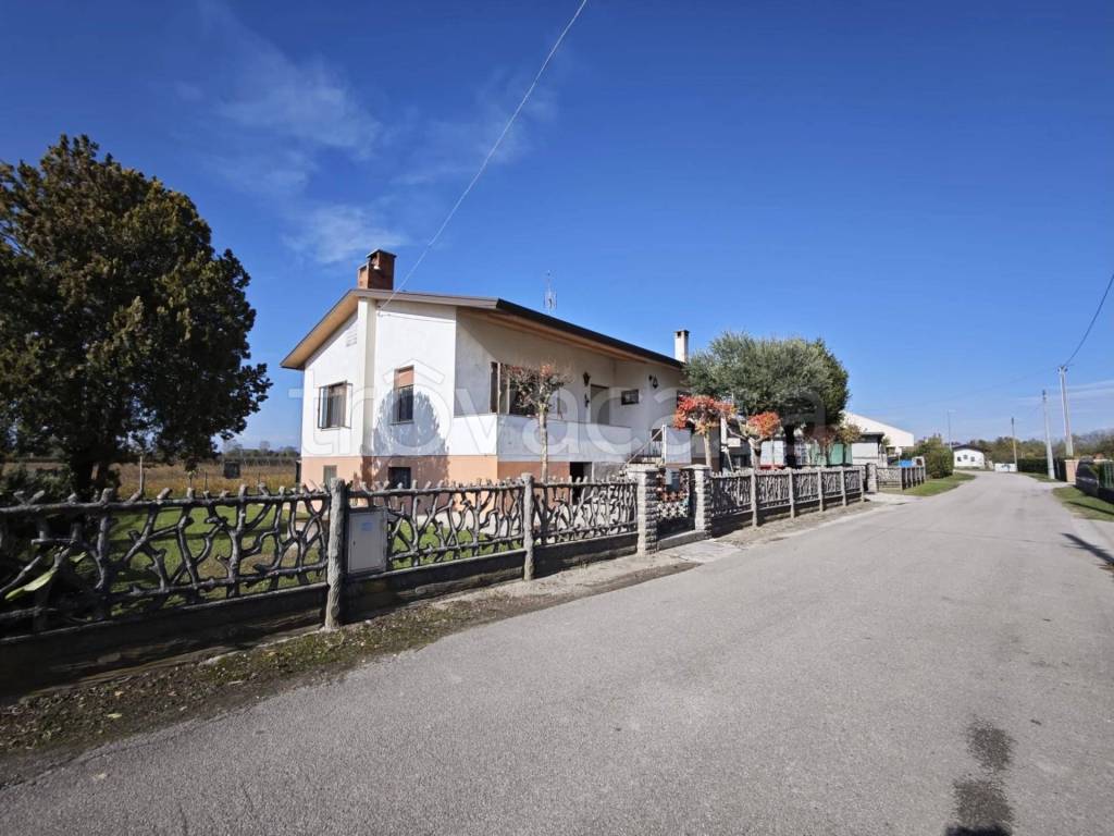 casa indipendente in vendita a Sesto al Reghena in zona Ramuscello