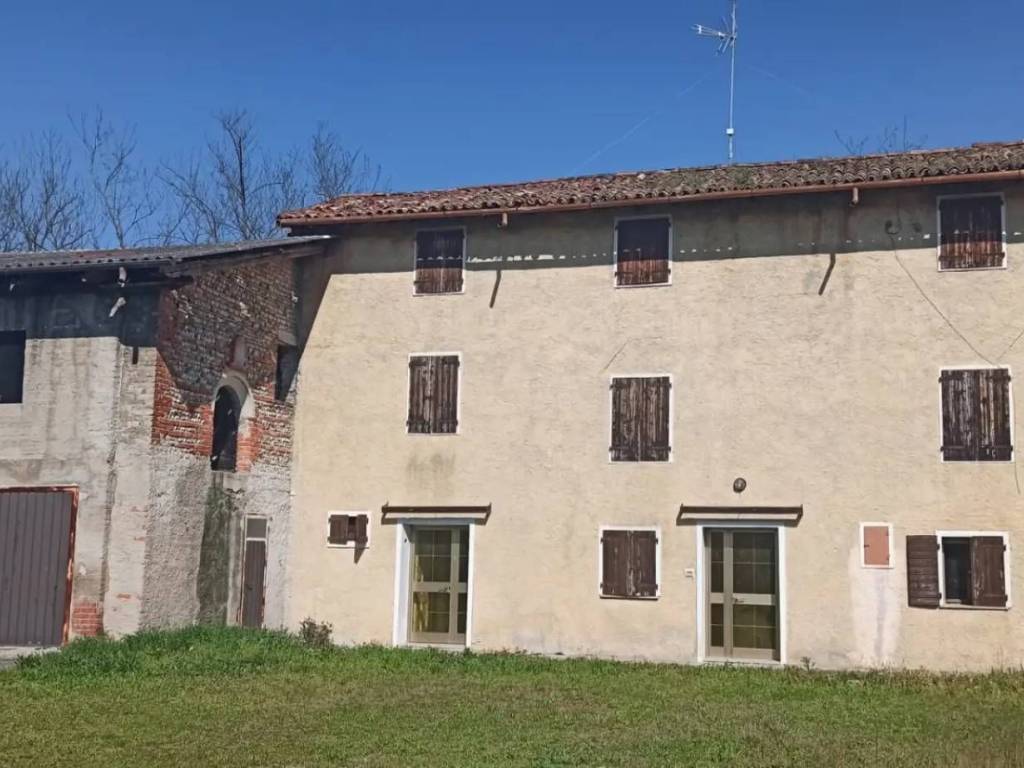 pentavano in vendita a Sesto al Reghena in zona Ramuscello