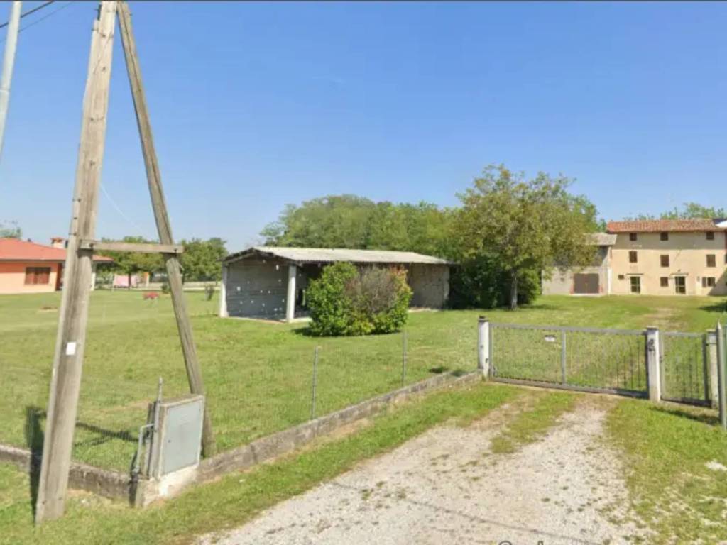 pentavano in vendita a Sesto al Reghena in zona Ramuscello