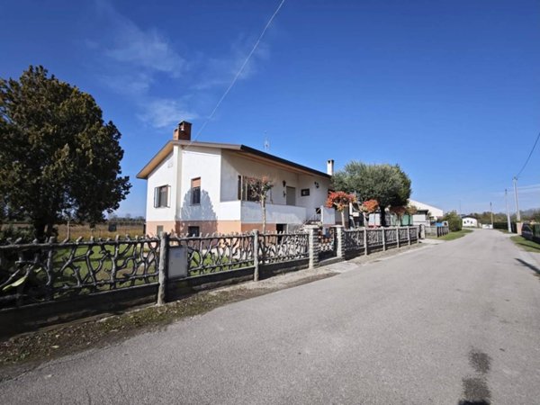 casa indipendente in vendita a Sesto al Reghena