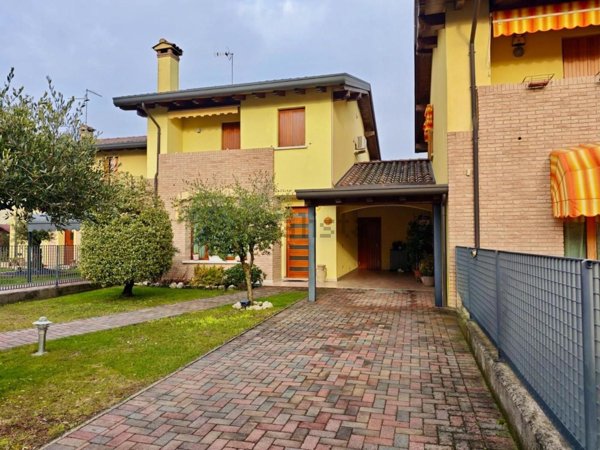 casa indipendente in vendita a Sesto al Reghena in zona Ramuscello