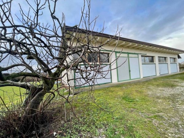 locale commerciale in vendita a Sesto al Reghena in zona Ramuscello