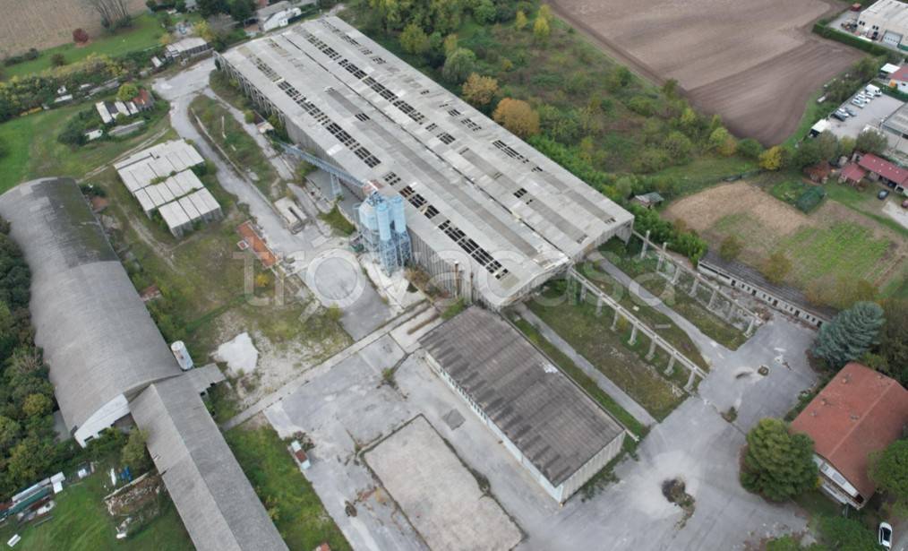 locale commerciale in vendita a Sesto al Reghena in zona Ramuscello