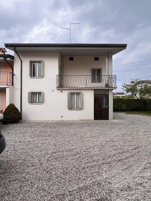 casa indipendente in vendita a Spilimbergo in zona Istrago