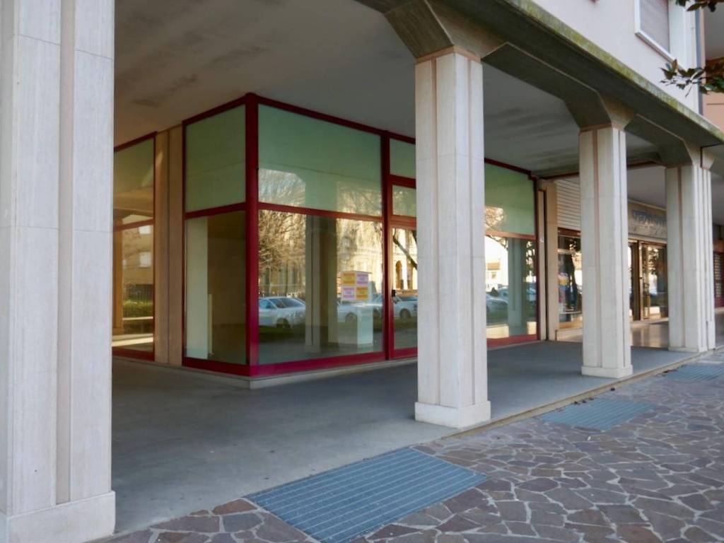 negozio in vendita a Spilimbergo