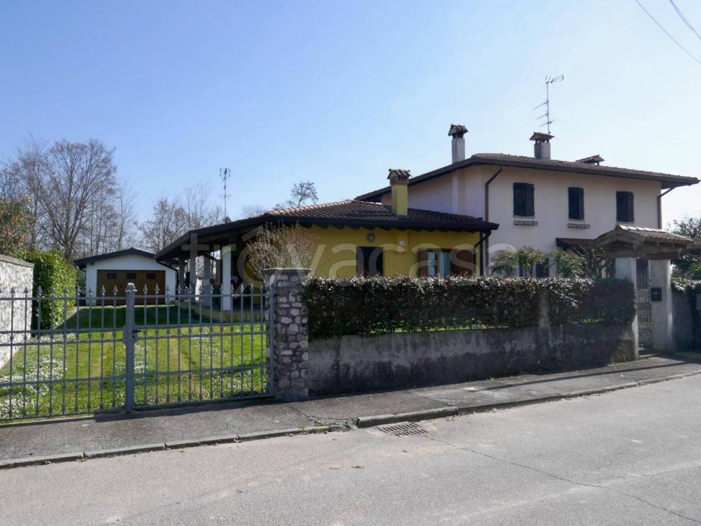 casa indipendente in vendita a Spilimbergo in zona Gradisca
