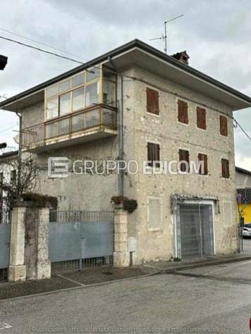 negozio in vendita a Spilimbergo in zona Istrago