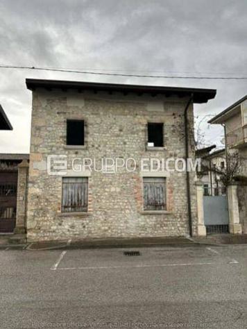 locale commerciale in vendita a Spilimbergo in zona Istrago