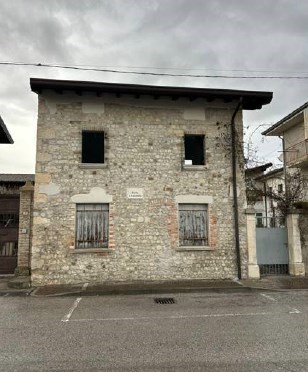 locale commerciale in vendita a Spilimbergo in zona Istrago