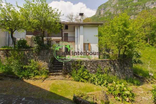 casa indipendente in vendita a Tramonti di Sotto