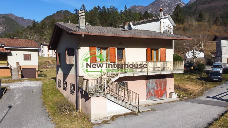 casa indipendente in vendita a Vito d'Asio in zona San Francesco