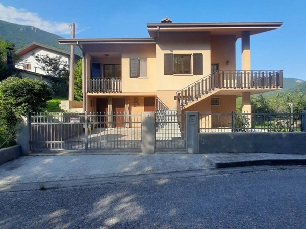 casa indipendente in vendita a Vito d'Asio