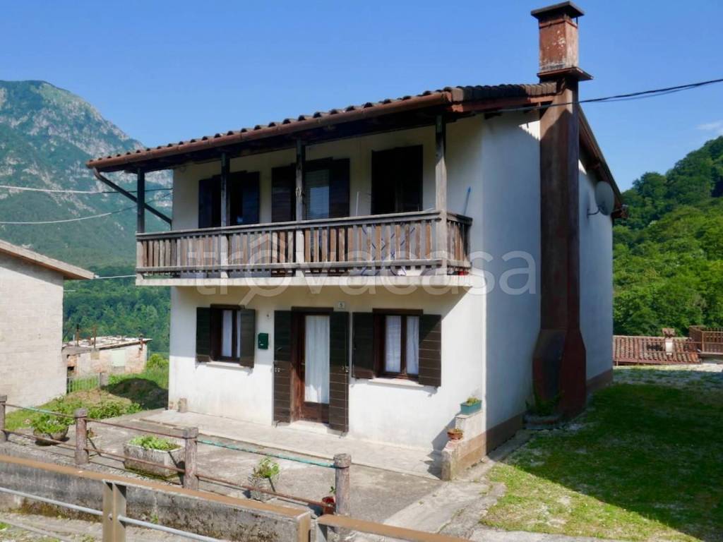casa indipendente in vendita a Vito d'Asio in zona Pielungo