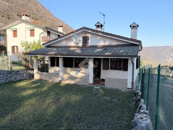 casa indipendente in vendita a Vito d'Asio