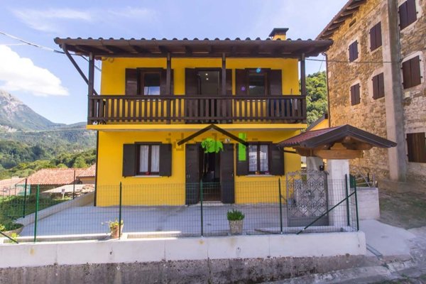 casa indipendente in vendita a Vito d'Asio in zona Pielungo