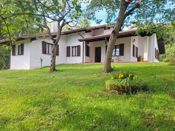 casa indipendente in vendita a Vito d'Asio