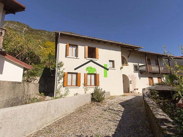 casa indipendente in vendita a Vito d'Asio