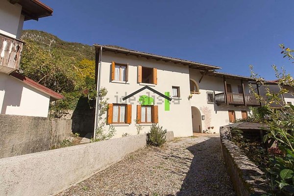 casa indipendente in vendita a Vito d'Asio