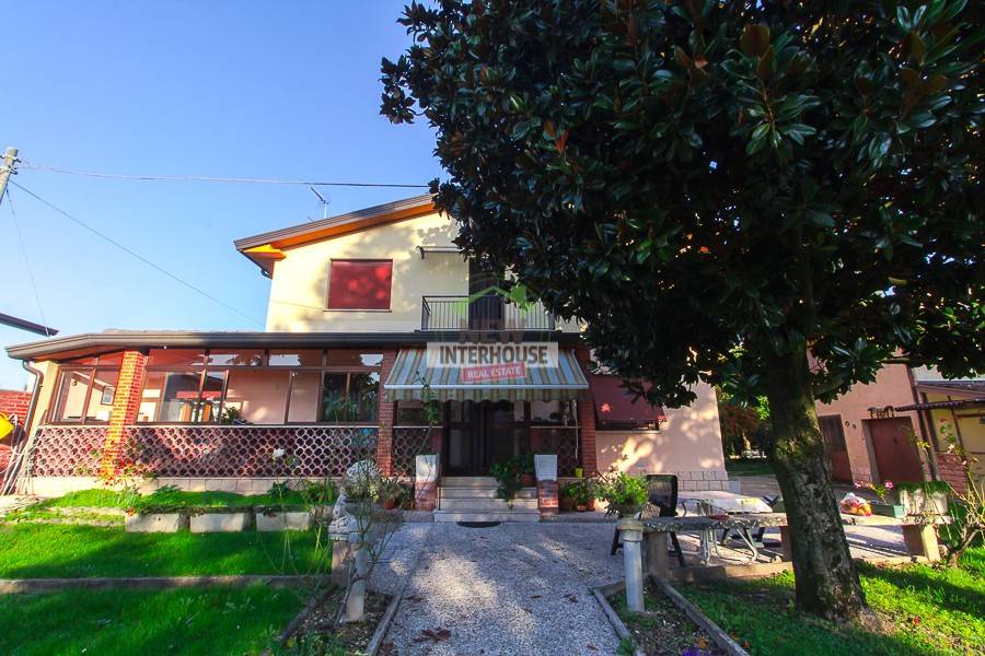 casa indipendente in vendita a Vivaro in zona Tesis